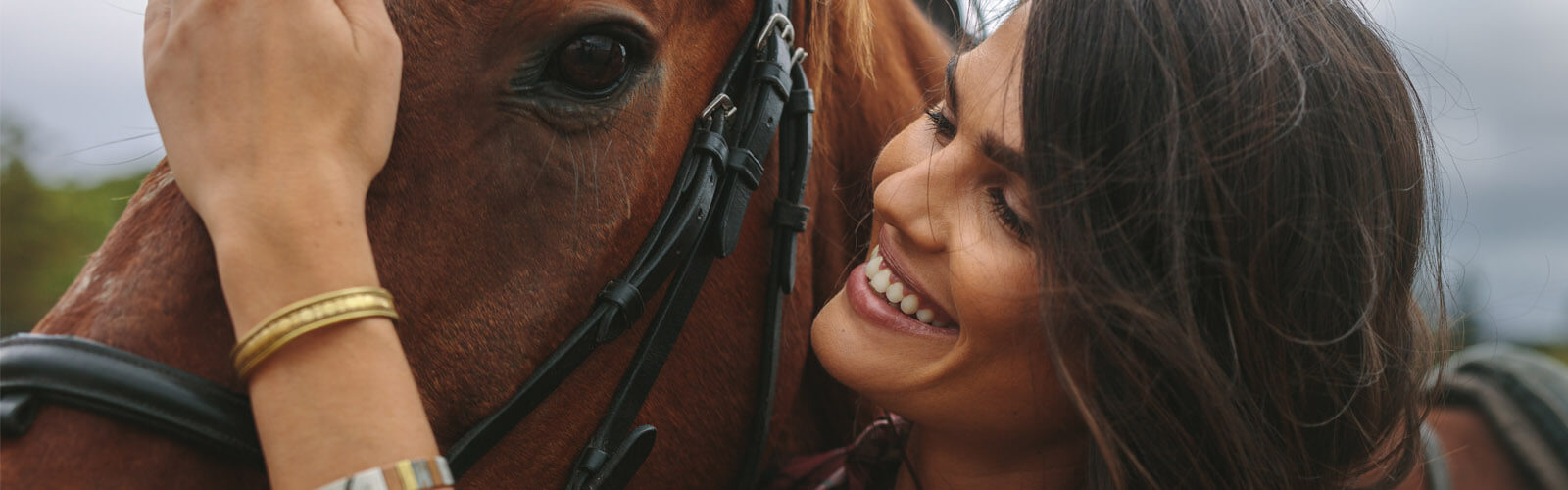 Milovníci koní a kontaktné šošovky